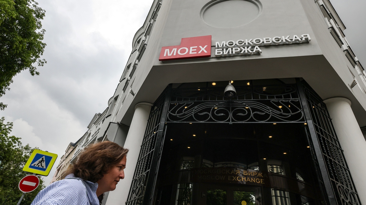 RazomUA - Ринок акцій у Росії обвалився найсильніше з вересня 2022-го — на день раніше зустрічі Путіна з Трампом