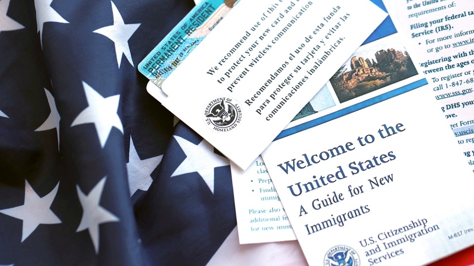 RazomUA - USA verschärfen Kontrolle über Green Card: Was das für Ukrainer und die Mobilität der Diaspora bedeutet