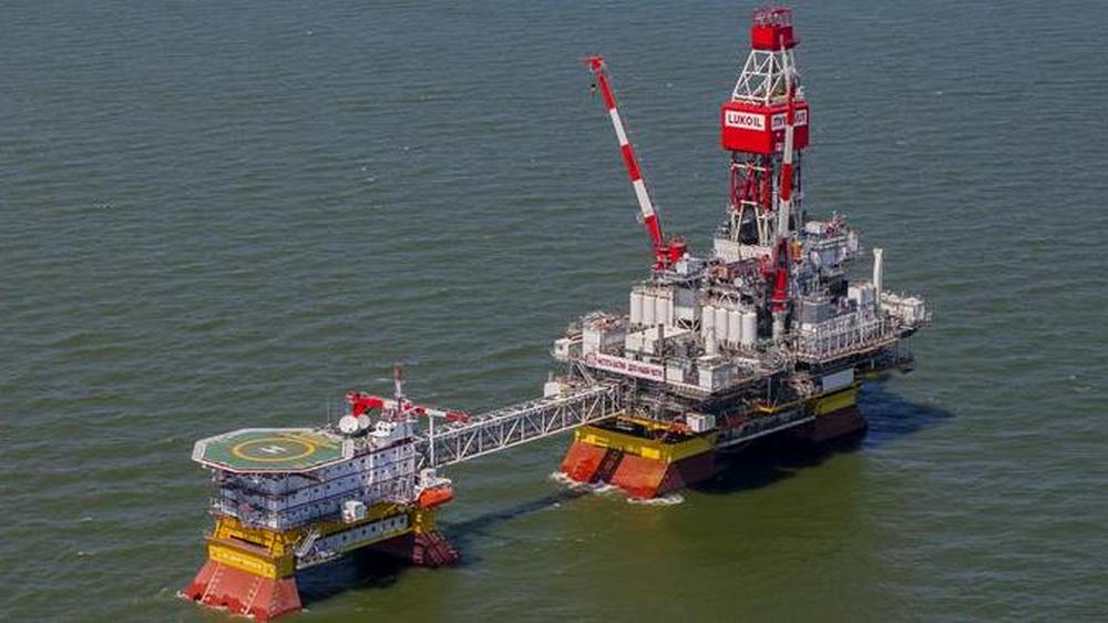 RazomUA - Сили оборони вразили НПЗ у Тюмені, склади в Ростові, судна і нафтовий об'єкт у Каспійському морі