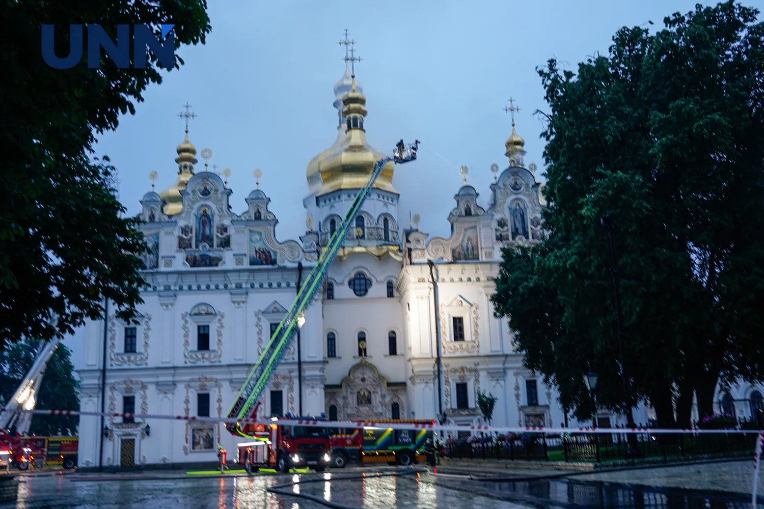 RazomUA - Дрон влучив у вівтарну частину — тепер уряд відкриває резервний фонд для порятунку даху