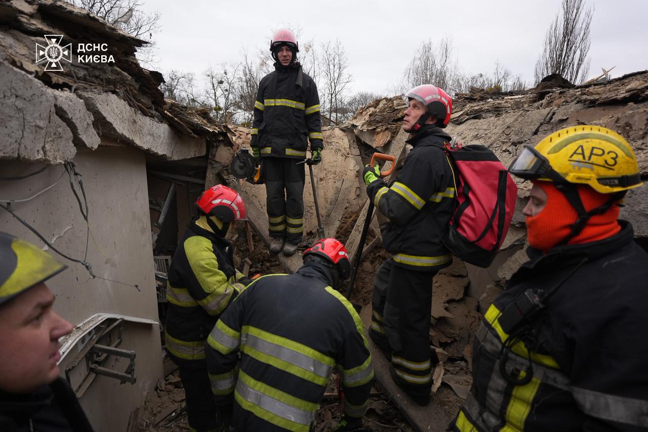 RazomUA - Attack on Kyiv: half a million households without power and over 40% of homes affected — how infrastructure is being restored