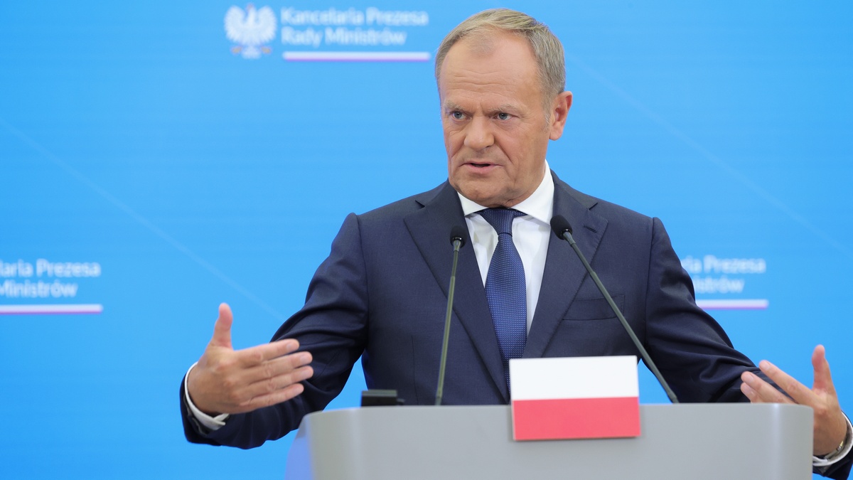 RazomUA - Tusk: U.S. reportedly ready to deploy troops to Ukraine — what it means for security guarantees and territories