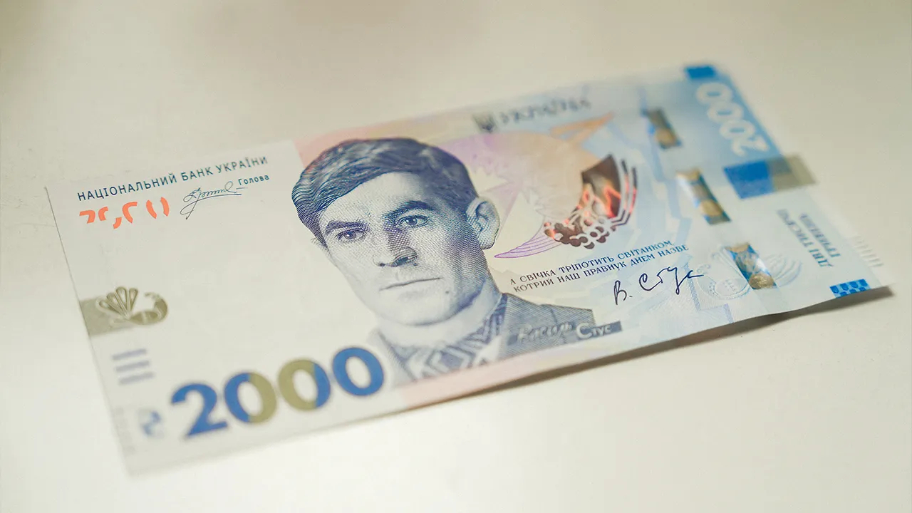 RazomUA - Банкнота зі Стусом отримала «російську тінь»: НБУ змінює шрифт ще до запуску в друк
