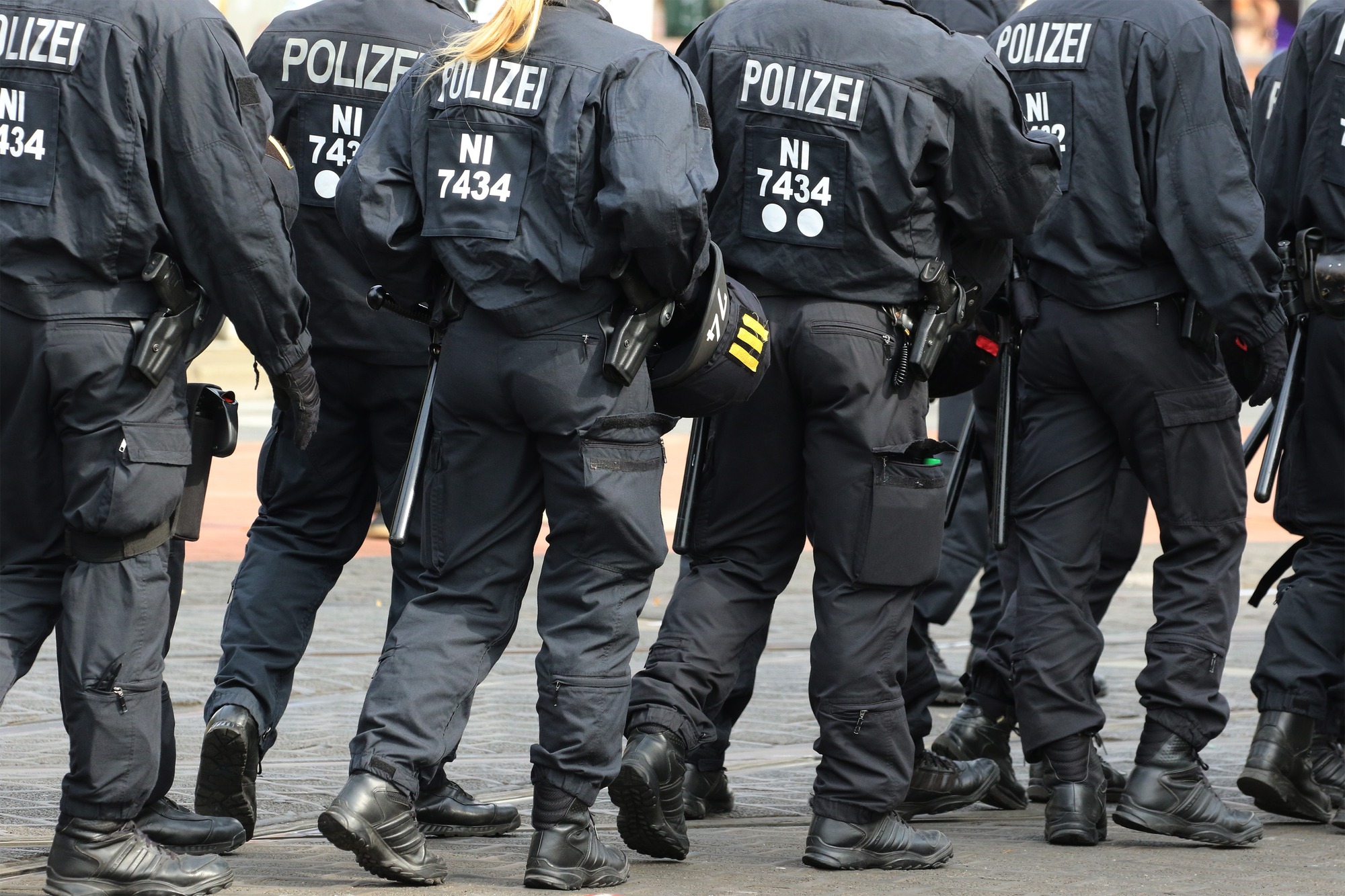 RazomUA - Zwei „Spione" auf der Autobahn A6: Wie eine Routinekontrolle von Dokumenten ein Spionagenetz stoppen kann