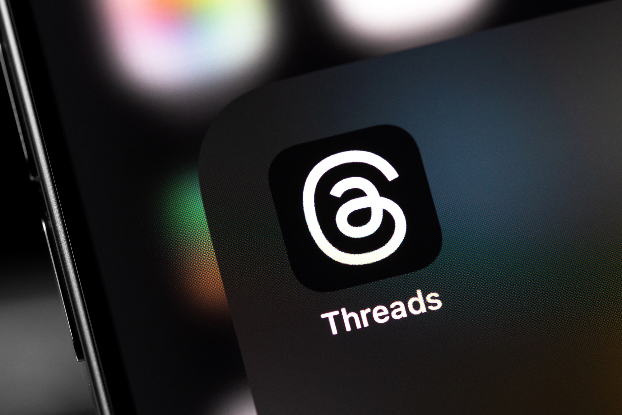 RazomUA - Threads launches global advertising: opportunity for Ukrainian creators and challenge for information security