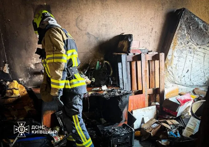 RazomUA - Fire in Sofiivska Borshchahivka: one man killed, 12 evacuated — how the rescue service responded