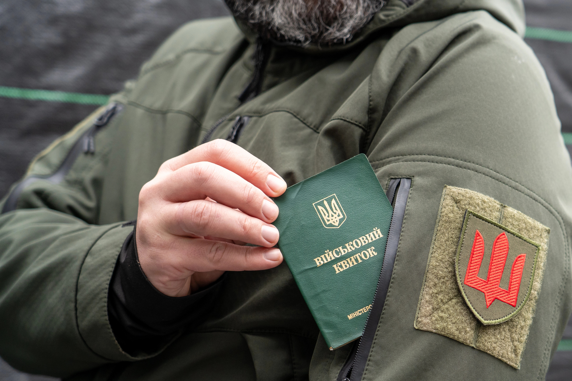RazomUA - In Kharkiv, a military TCC official was stabbed with a knife during a notification — attacker still at large