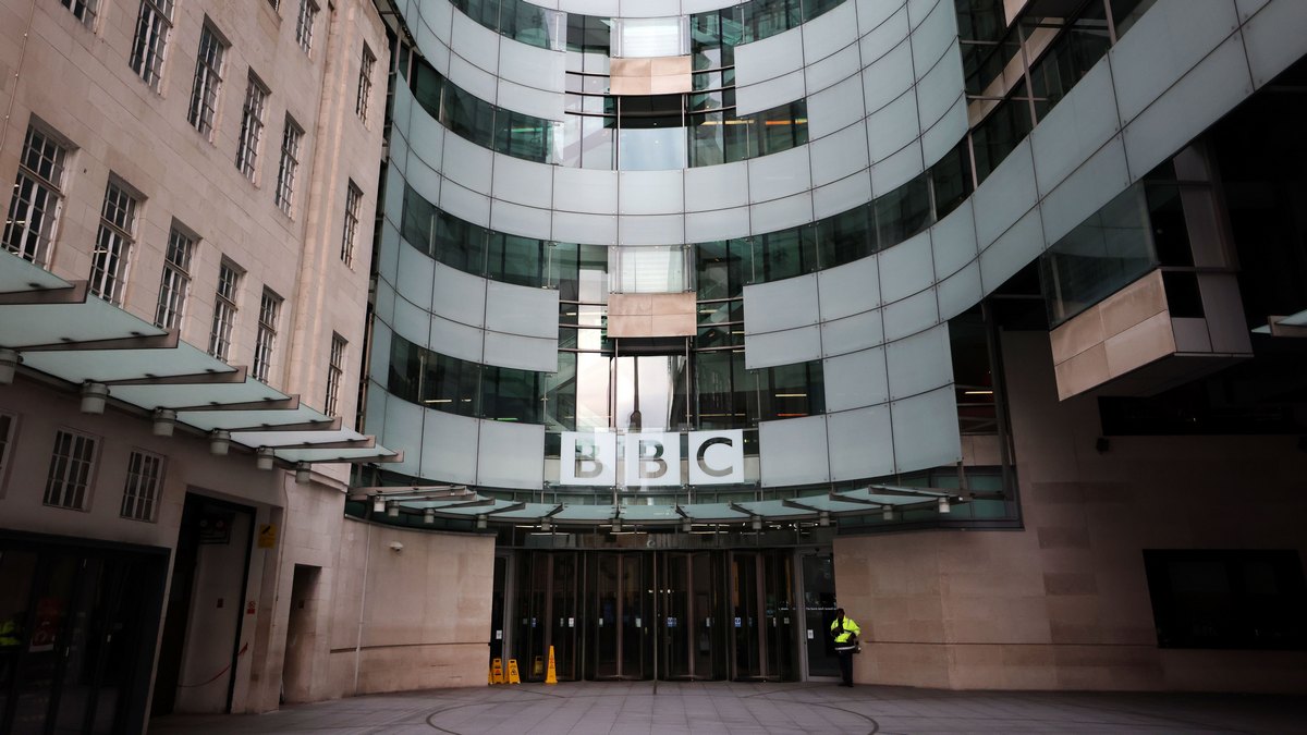 RazomUA - Weckruf für die Medien: Trump reicht 10‑Milliarden‑Dollar‑Klage gegen die BBC ein
