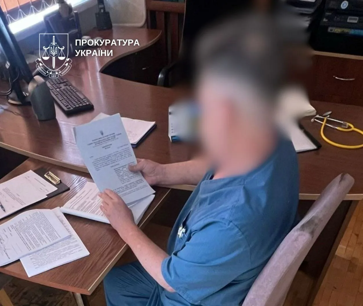 RazomUA - Рентген в одной проекции и смерть через два дня: хирург киевской больницы получил подозрение в гибели военного