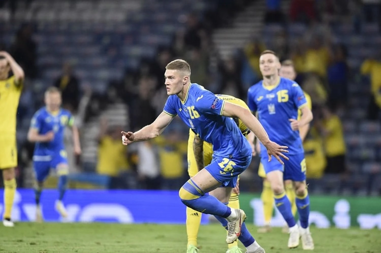 RazomUA - Dovbyk im Visier: Wie das Winter-Transferfenster die Zukunft des ukrainischen Stürmers bestimmen kann