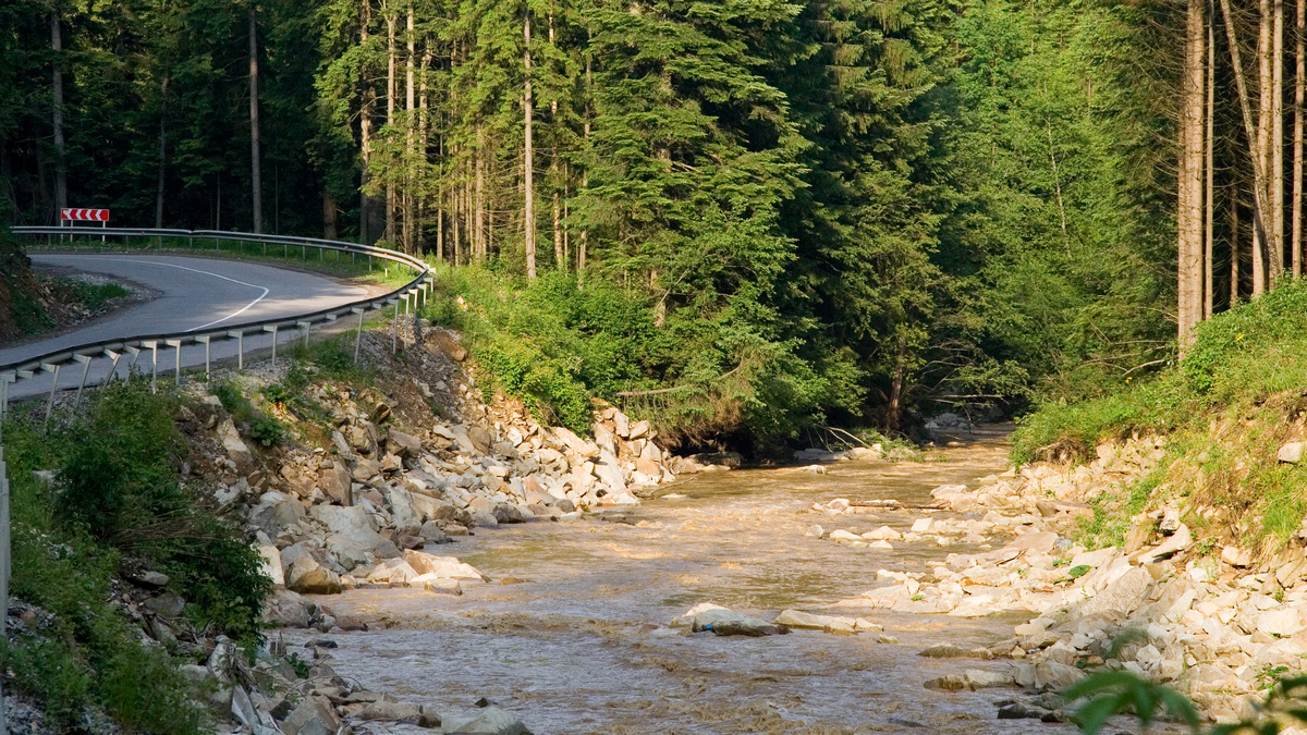 RazomUA - Neue Straße nach Bukovel wird erst nach Kriegsende gebaut