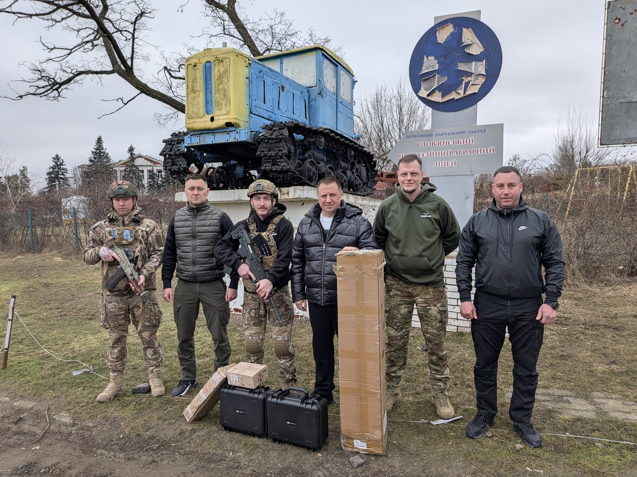RazomUA - 1 600 km en deux jours : le maire de Bilohorodka a personnellement rendu visite aux défenseurs au nord et à l'est