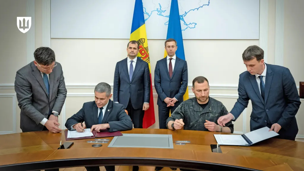 RazomUA - Молдова підписала з Україною оборонну угоду на п'ять років: що в ній і як це узгоджується з нейтралітетом