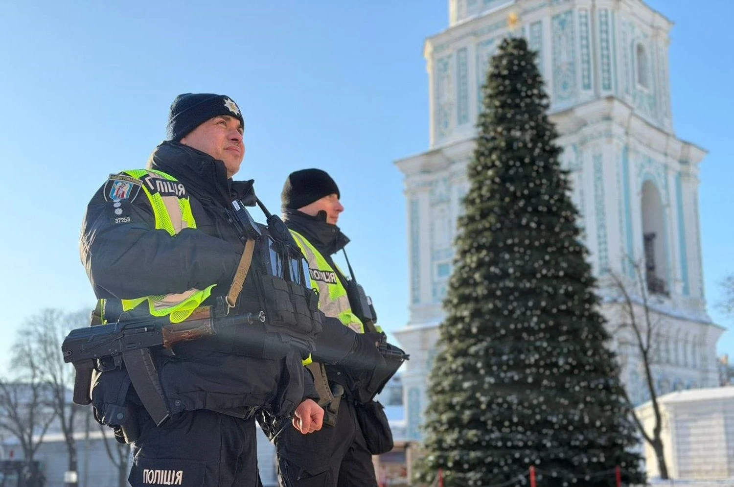 RazomUA - Новорічна ніч у Києві без грубих порушень: дисципліна містян і робота служб під час атак БПЛА