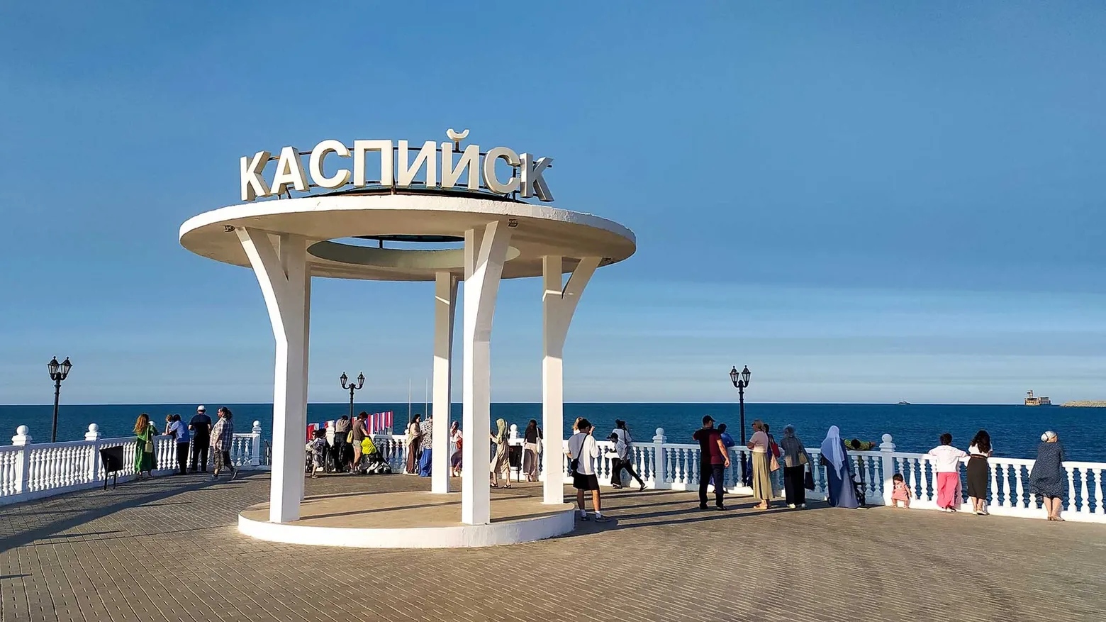 RazomUA - Des explosions à Kaspiysk : les autorités russes affirment qu'il s'agit d'une attaque de drones