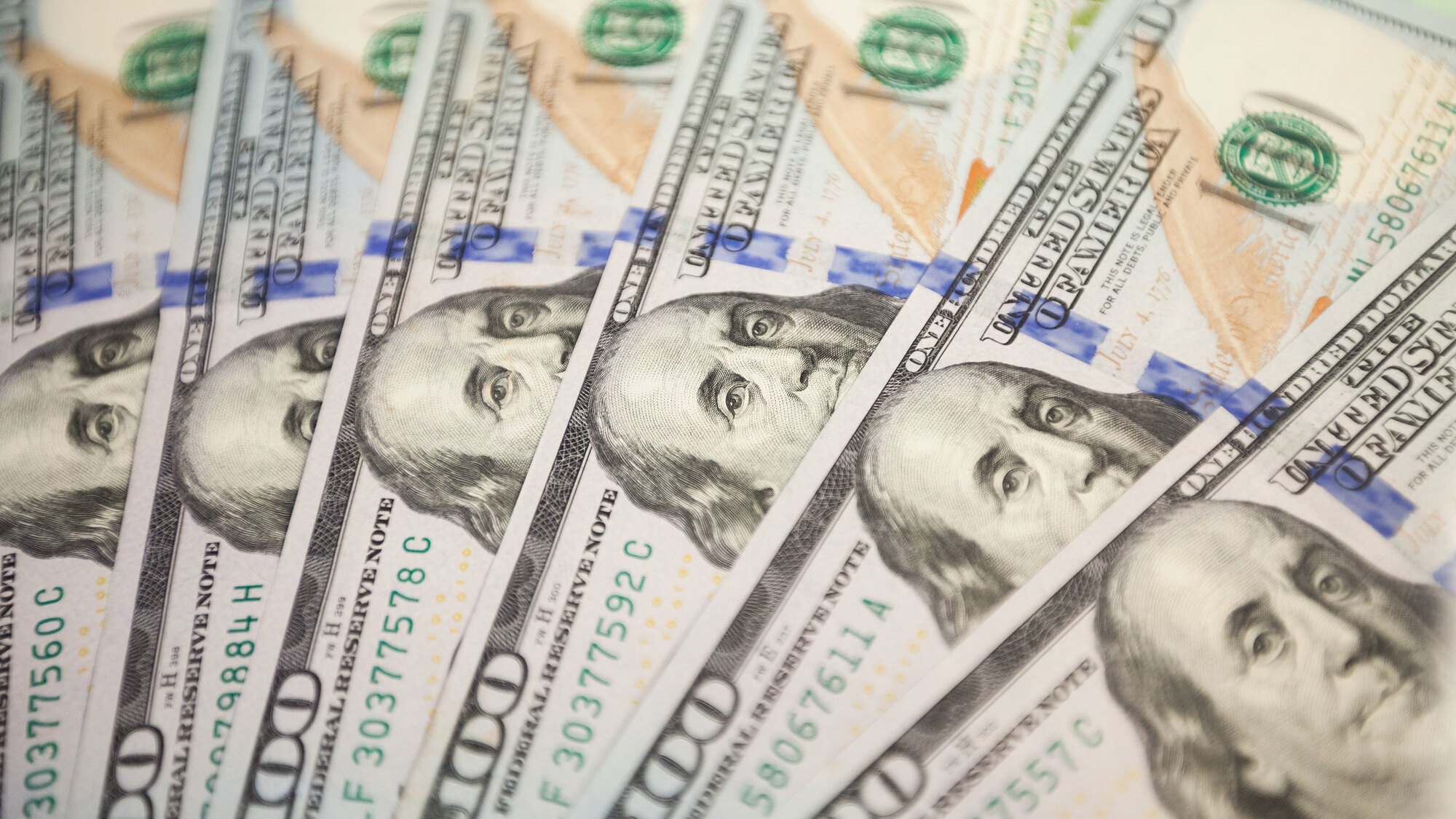 RazomUA - La hryvnia chute à un nouveau record négatif : 44,84 pour un dollar