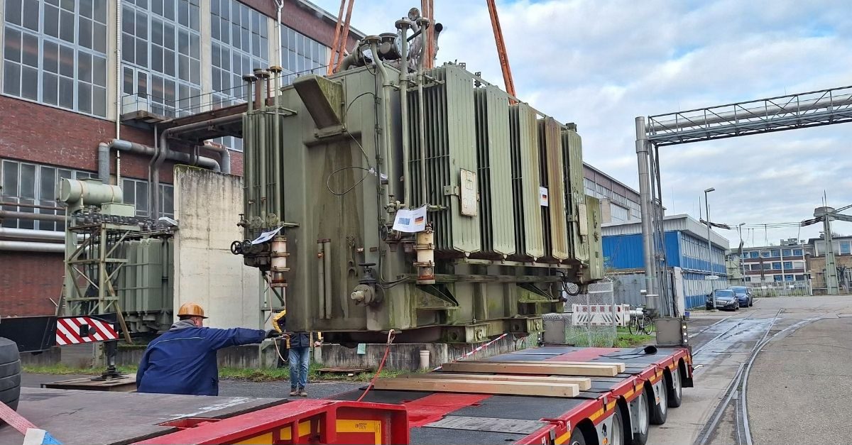 RazomUA - Трансформатор із Карлсруе прибув в Україну — як це підсилює енергостійкість під ударами РФ