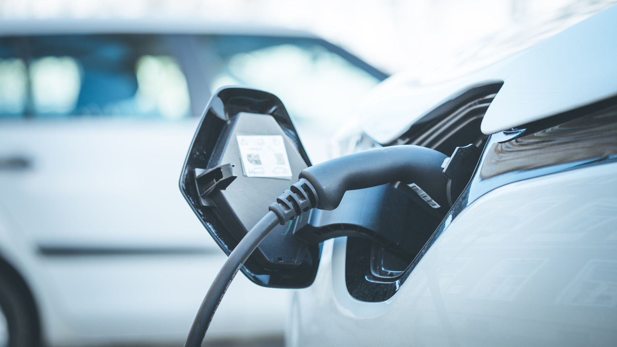 RazomUA - Kiev prépare 6 500 places de recharge pour voitures électriques : les terrains seront distribués aux enchères