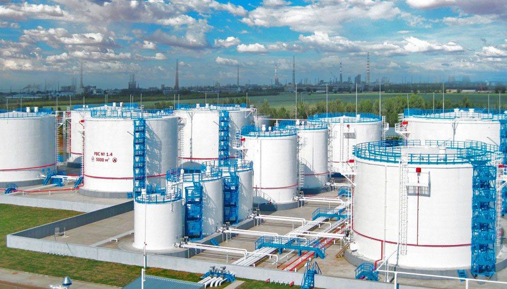 RazomUA - Нафтобаза «Михайлівська» у Ставрополі атакована вже вдруге за тиждень — цього разу введено режим НС