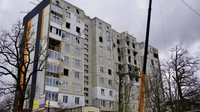 RazomUA - Destroyed — Modernized: How a Building at 69 Sadova Street in Irpin Becomes a Test Case for Kyiv Region's Entire Reconstruction Program