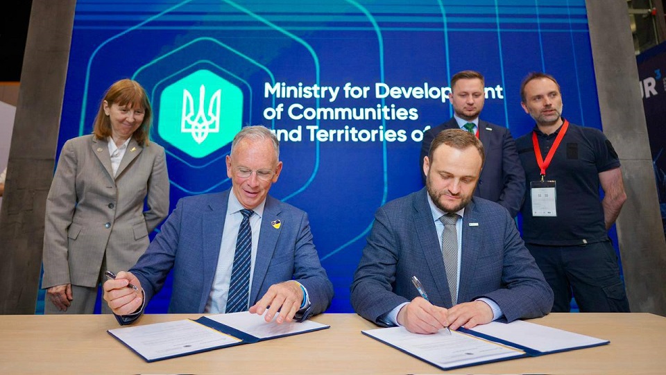 RazomUA - $18 млн для Укрзалізниці: захист від ракет і квиток до TEN-T