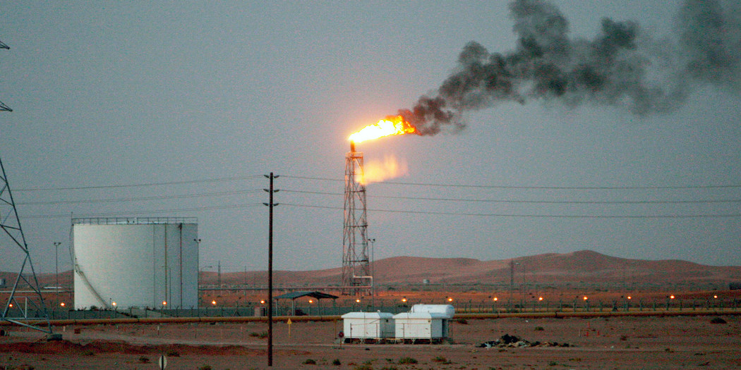 RazomUA - Саудовская Аравия сокращает добычу нефти — как закрытие Ормузского пролива ударит по рынку и по Украине