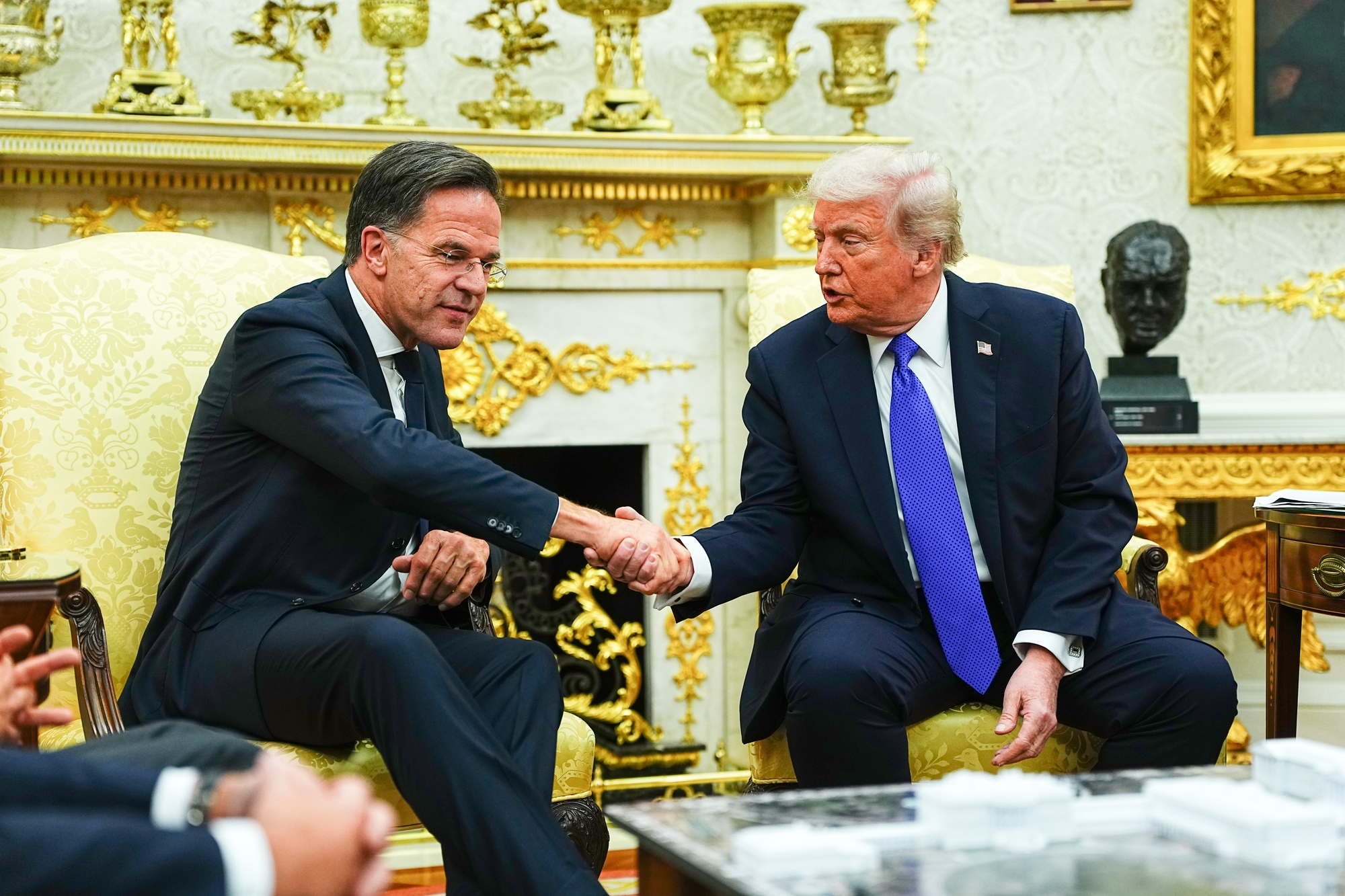RazomUA - После двухчасовой "тирады оскорблений" в Овальном кабинете Трамп написал о Гренландии