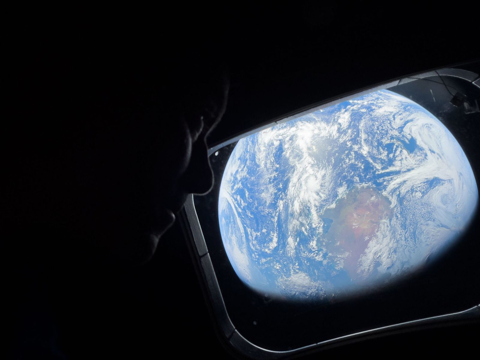 RazomUA - iPhone 17 Pro Max прошел сертификацию NASA — и это сложнее, чем кажется