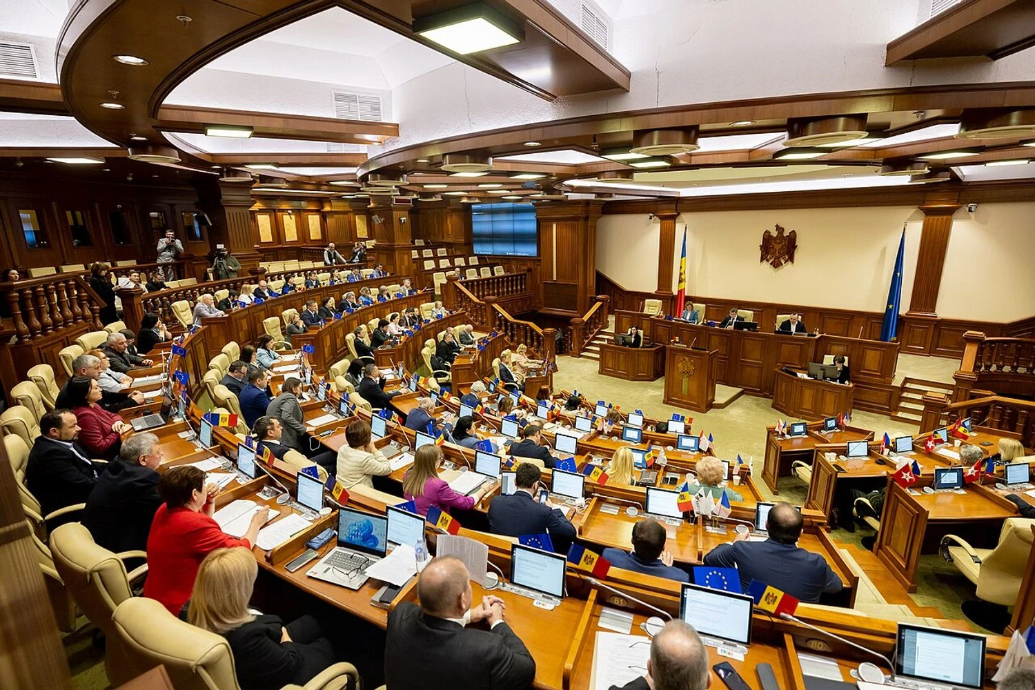 RazomUA - Парламент Молдови денонсував угоду з РФ і закриє "російський дім" у Кишиневі