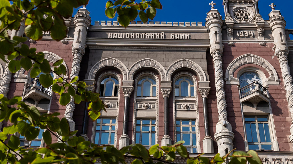 RazomUA - Резерви НБУ схудли на 5%: чому "подушка" тане саме тоді, коли гривня начебто стабільна
