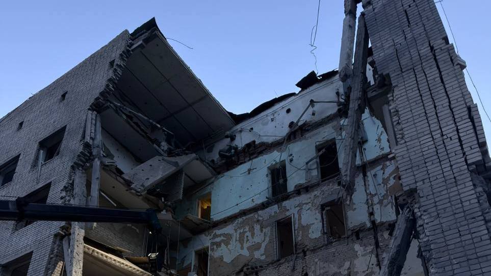 RazomUA - В Ізюмі від удару КАБів загинули п'ятеро працівниць колишньої санепідемстанції