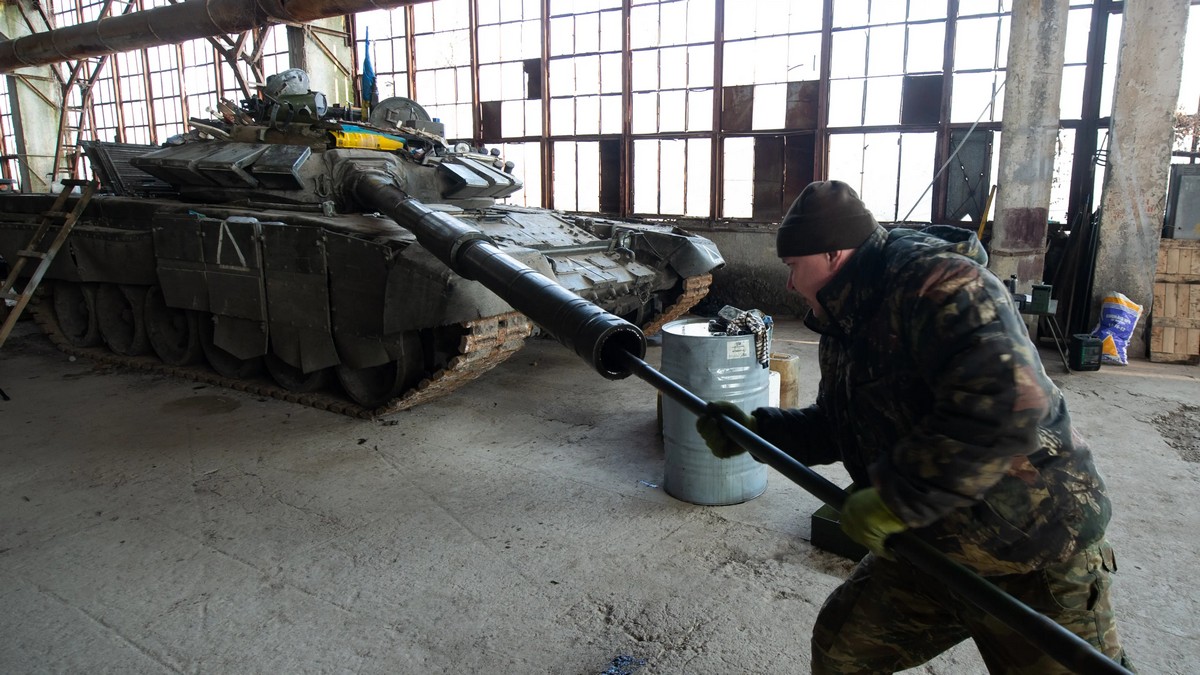 RazomUA - Кабмін розширив перелік критично важливих підприємств — логістика і ремонт під бронею для ЗСУ